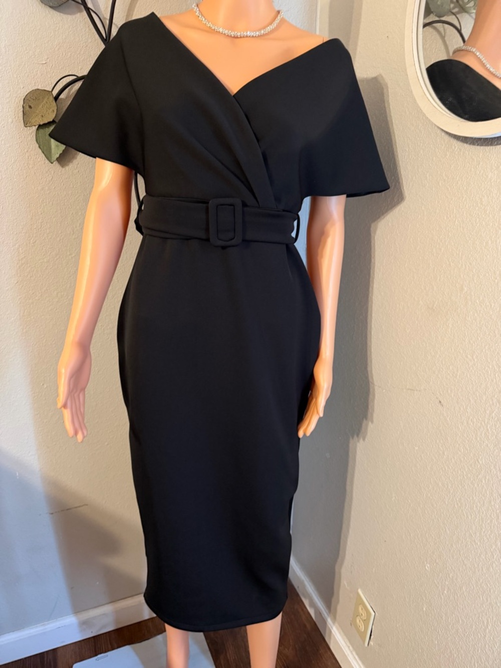 Chic Black Belted V-Neck Midi Dress